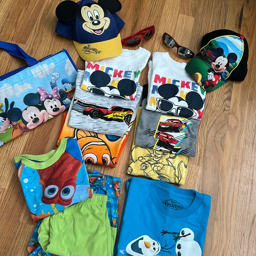 Sibling Disney clothes 3T,5 - Picture 1 of 10